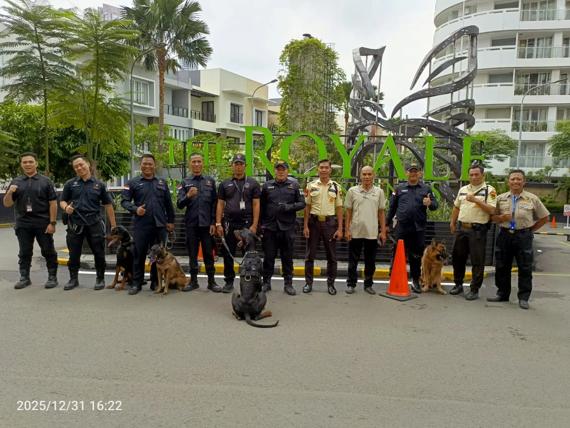 Tim pengamanan K9 pada area residential.